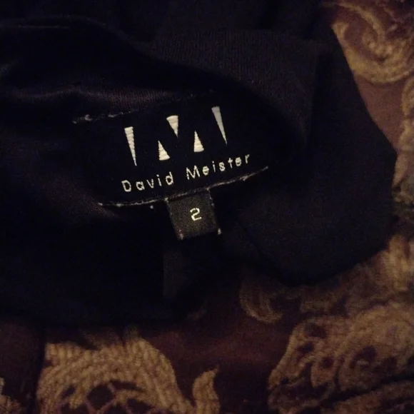 A black dress - Picture 1 of 3